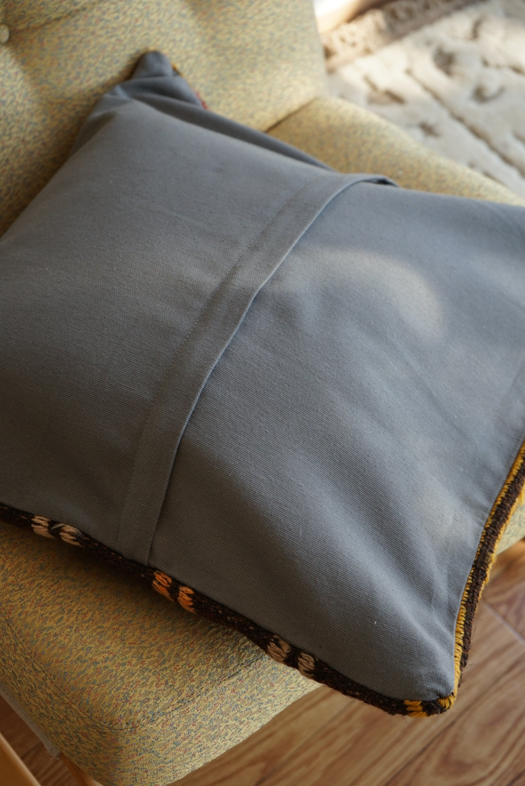 Türkiye Old Kilim Cushion Cover Brown Tribal Design 50 × 50 cm No.TR25555 / 送料無料・羊毛手織りキリム