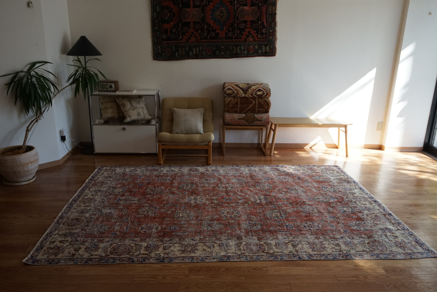 Türkiye Old Isparta Red , Blue Flower Medallion 1970年代 272.5 × 176.5 cm No.TR25508 / 国内送料無料・羊毛手織り絨毯