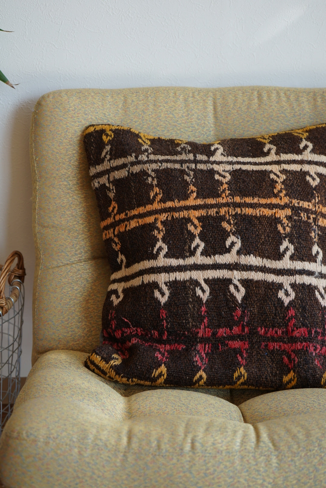 Türkiye Old Kilim Cushion Cover Brown Tribal Design 50 × 50 cm No.TR25555 / 送料無料・羊毛手織りキリム