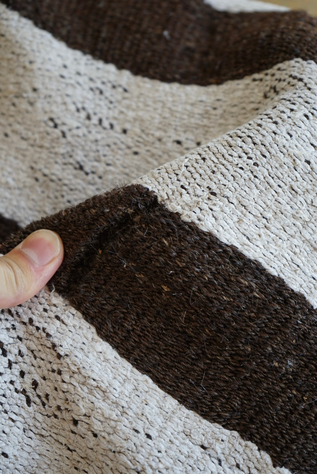 Türkiye Old Kilim Cushion Cover Brown , White Stripe Design 45 × 45 cm No.TR25554 / 送料無料・羊毛手織りキリム