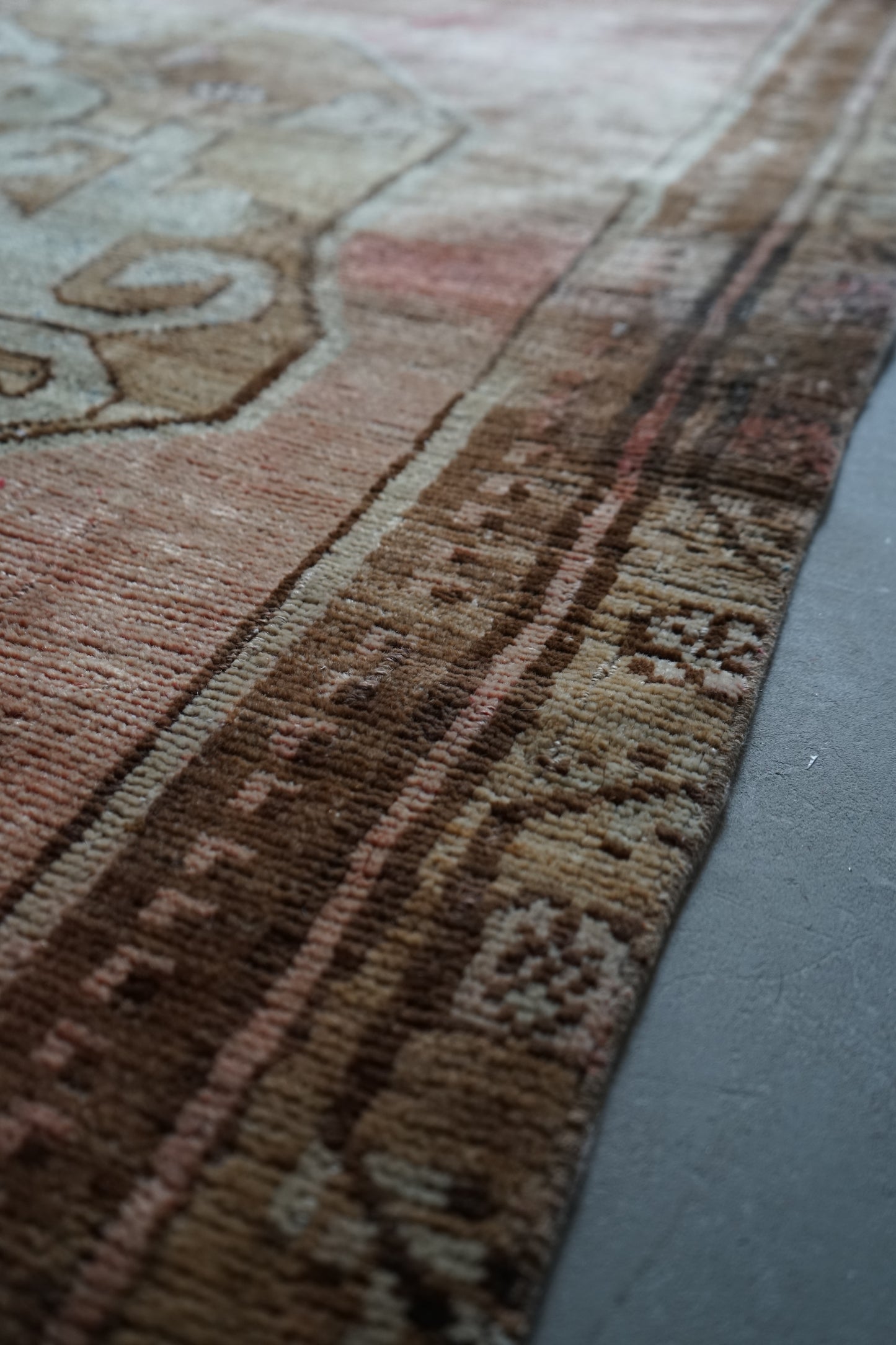 TURKEY OLD OUSHAK SALMON PINK 1970年代 286 × 162 cm No.TR25197