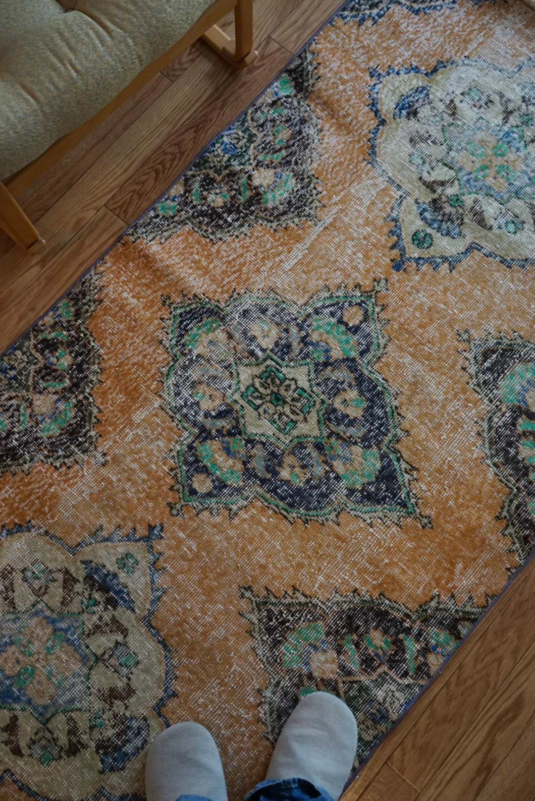 Türkiye Old Isparta Orange Flower 1970年代 186 × 97 cm No.TR25517 / 国内送料無料・羊毛手織り絨毯