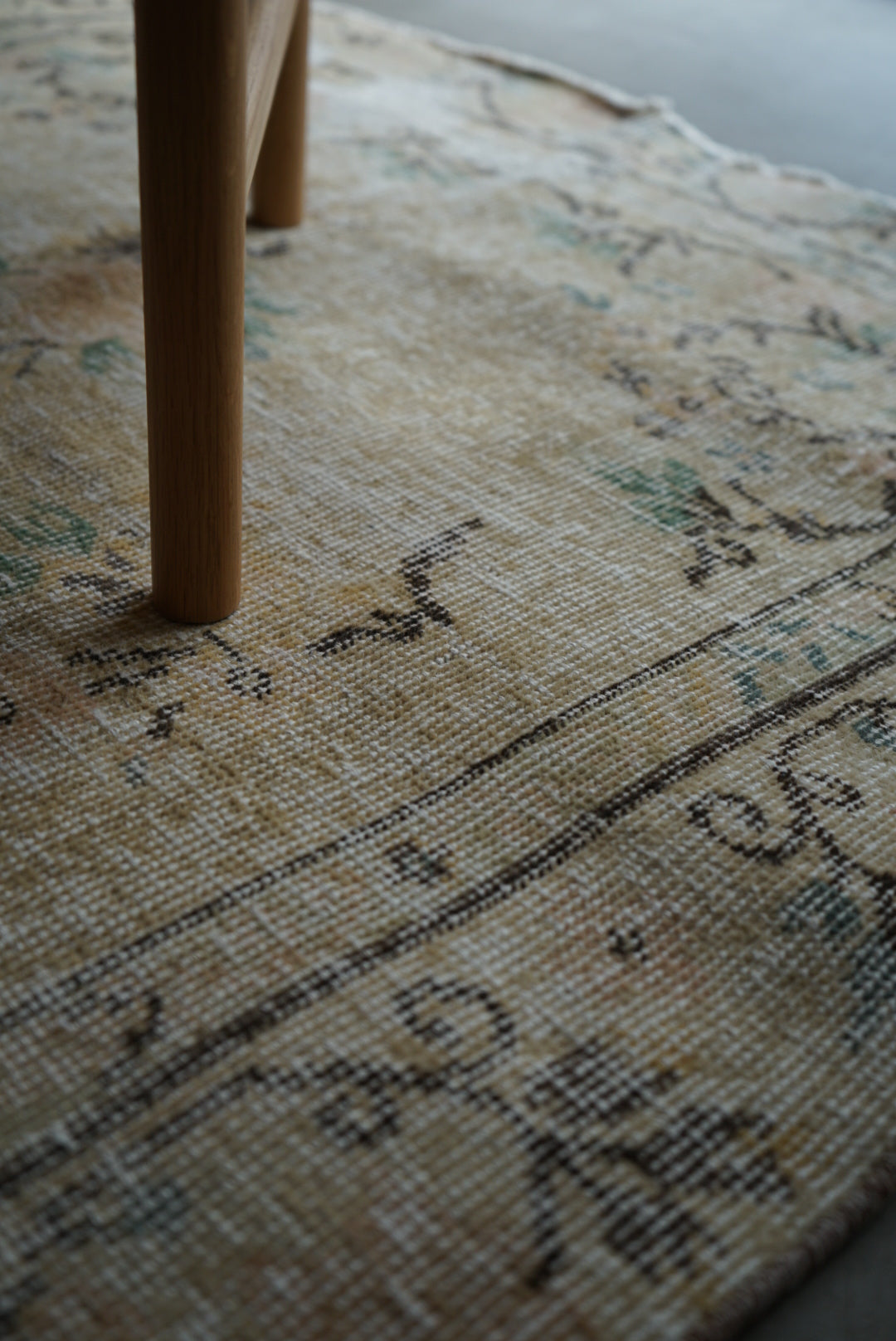 TURKEY OLD ISPARTA YELLOW BEIGE FLOWER 1970年代 194 × 106 cm No.TR25147