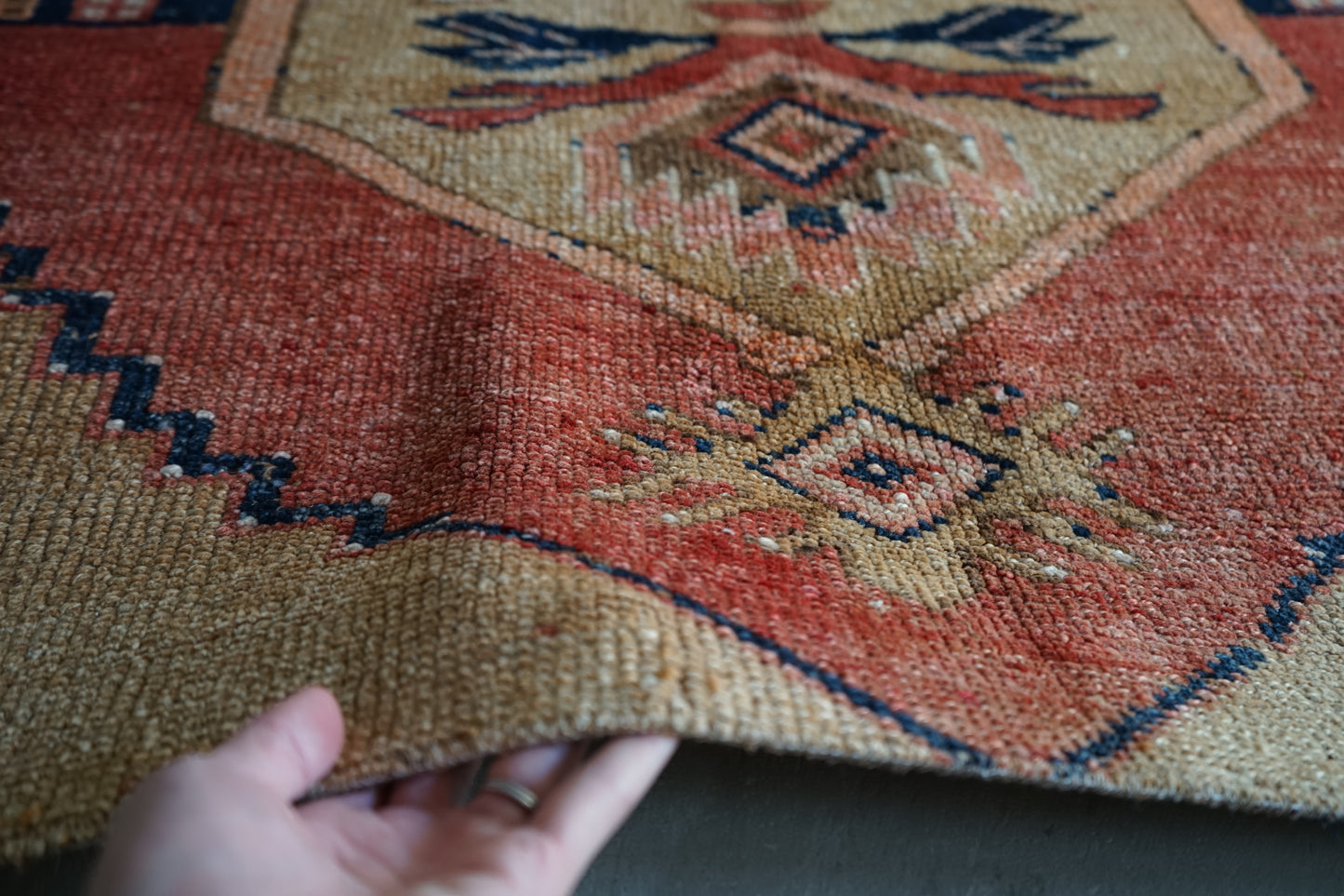 TURKEY OLD ISPARTA ORIENTAL BEIGE SMALL SIZE 124 × 73 cm No.TR25215