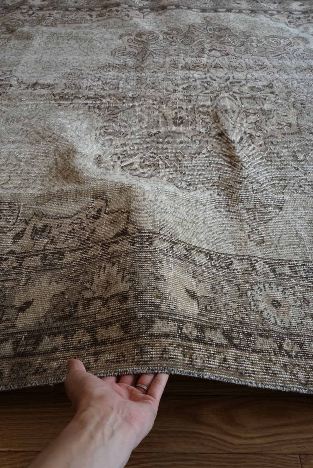Türkiye Old Isparta Medallion Beige , Glay 1960年代 255.5 × 184 cm No.TR25491 / 国内送料無料