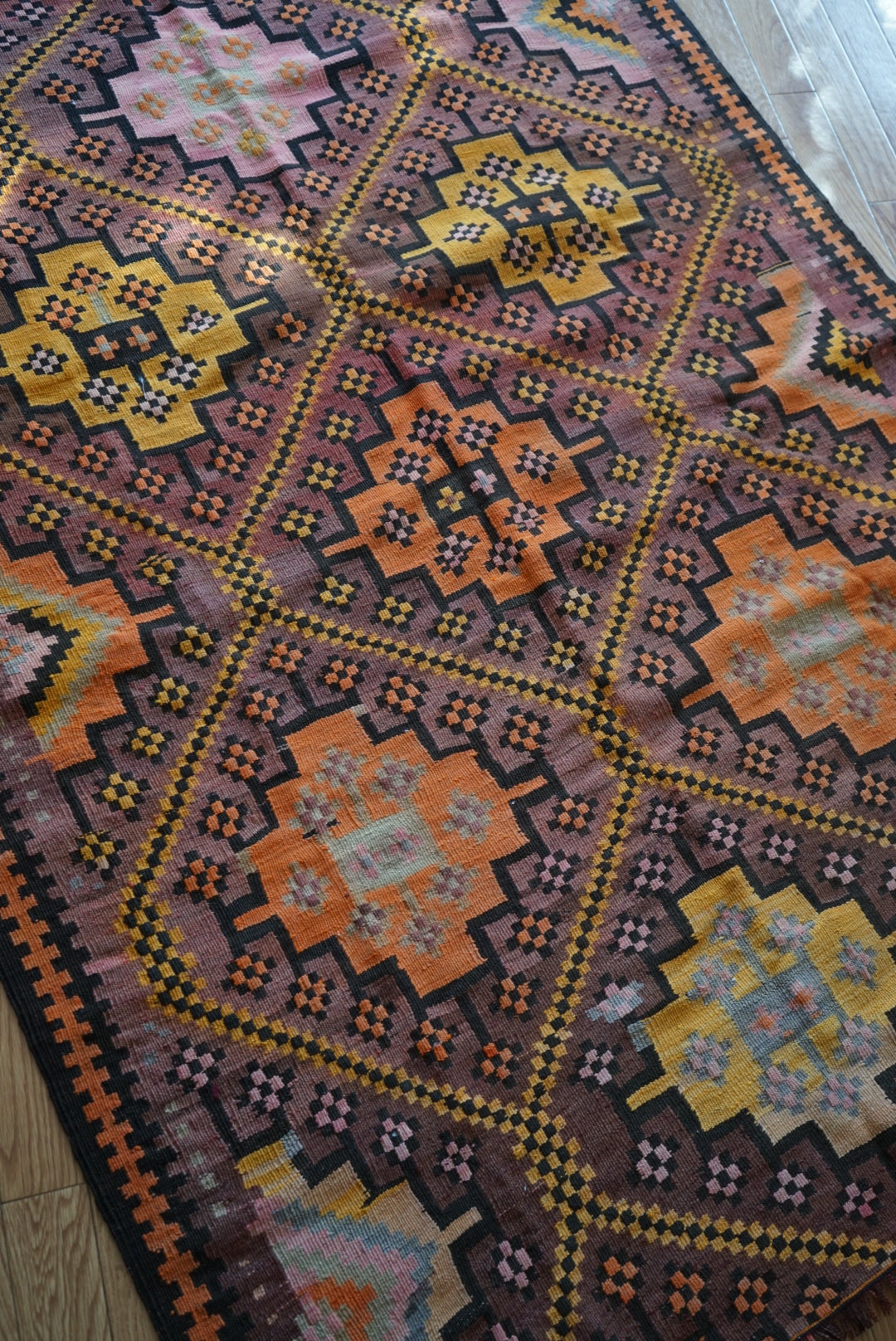 Türkiye Old Kilim Kars Tribal Design Purple 1970年代 180.5 × 135 cm No.TR25548 / 国内送料無料・羊毛手織りキリム