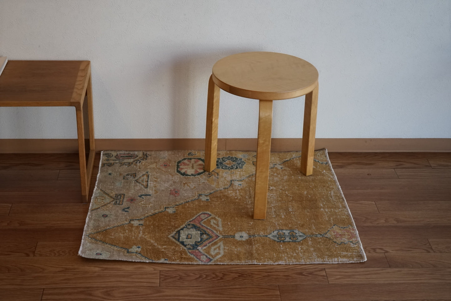 Türkiye Old Oushak Beige , Brass 1970年代 85 × 70 cm No.TR25479 / 国内送料無料