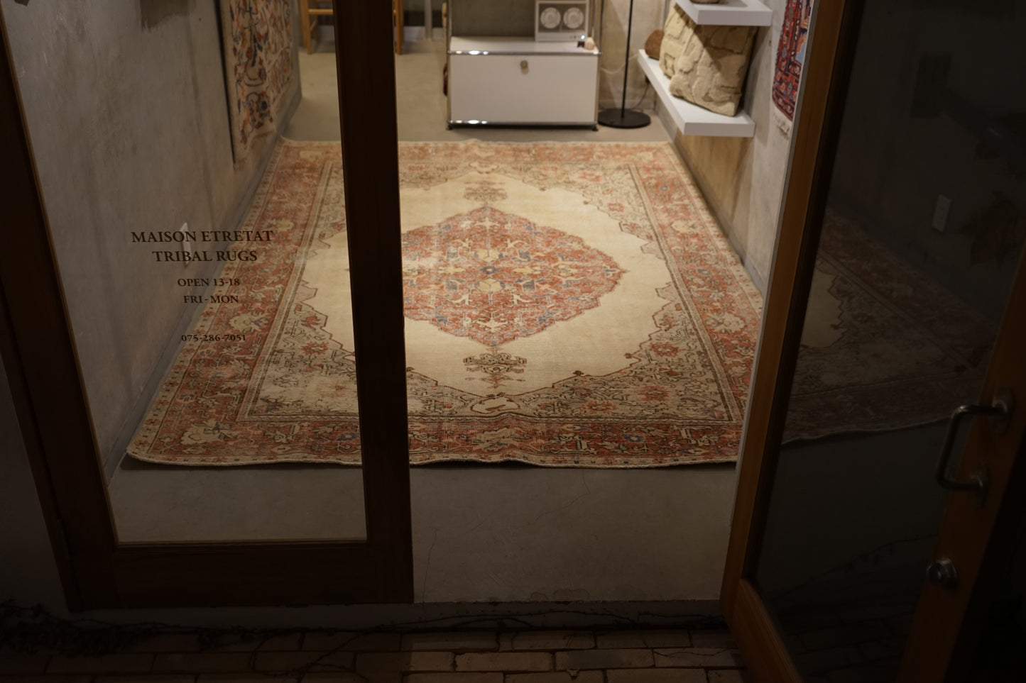 TURKEY OLD ISPARTA PINK BEIGE MEDALLION 1970年代 265 × 194 cm No.TR25213