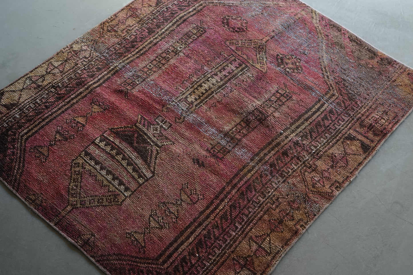 TURKEY OLD SHABBY PURPLE SMALL SIZE 1970年代 126 × 105 cm No.TR25216
