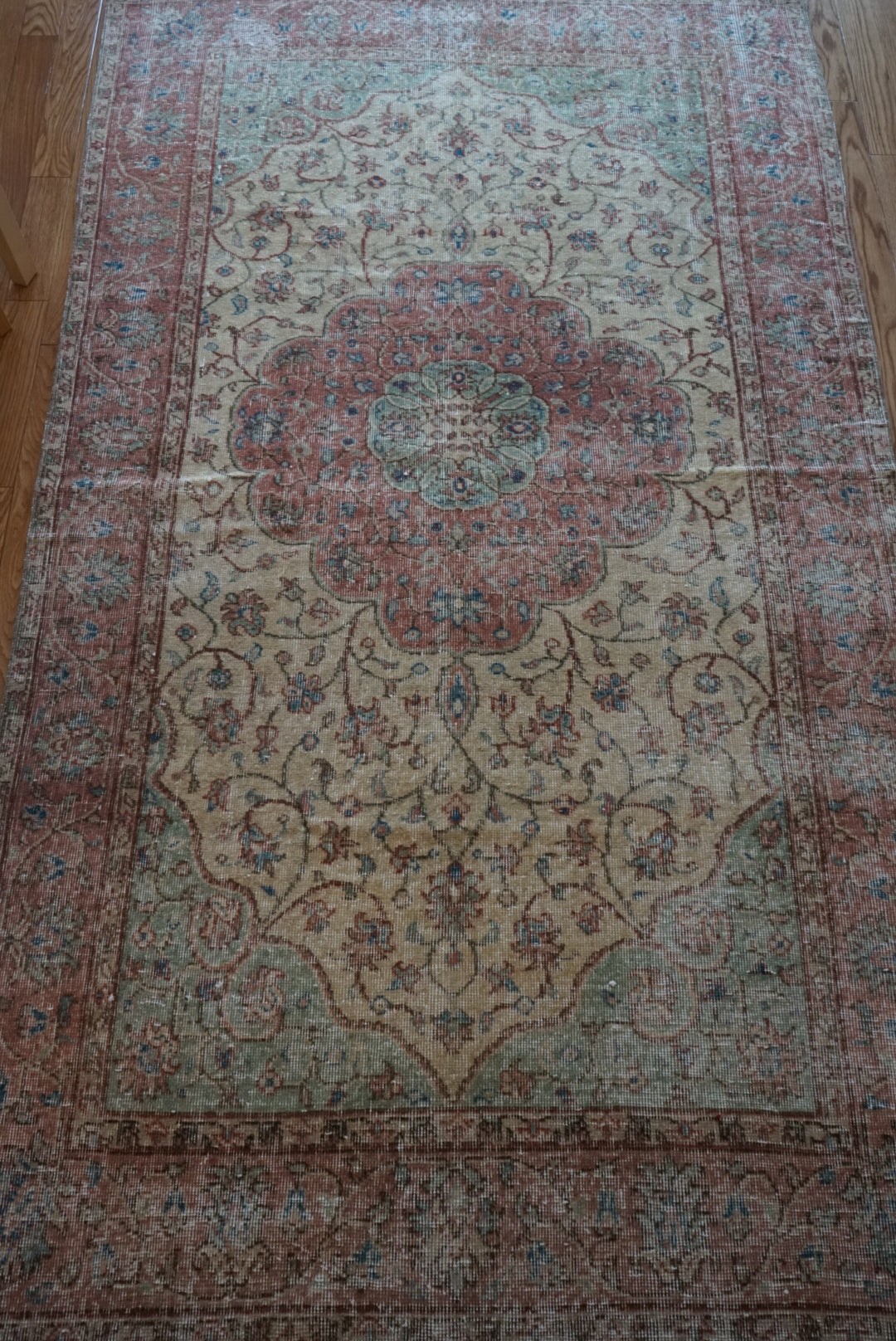 Türkiye Old Isparta Beige , Red , Green Medallion 1960年代 244 × 142 cm No.TR25455