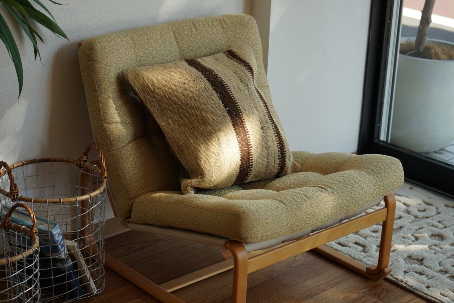 Türkiye Old Kilim Cushion Cover Brown , Beige Stripe Design 44 × 46 cm No.TR25558 / 送料無料・羊毛手織りキリム