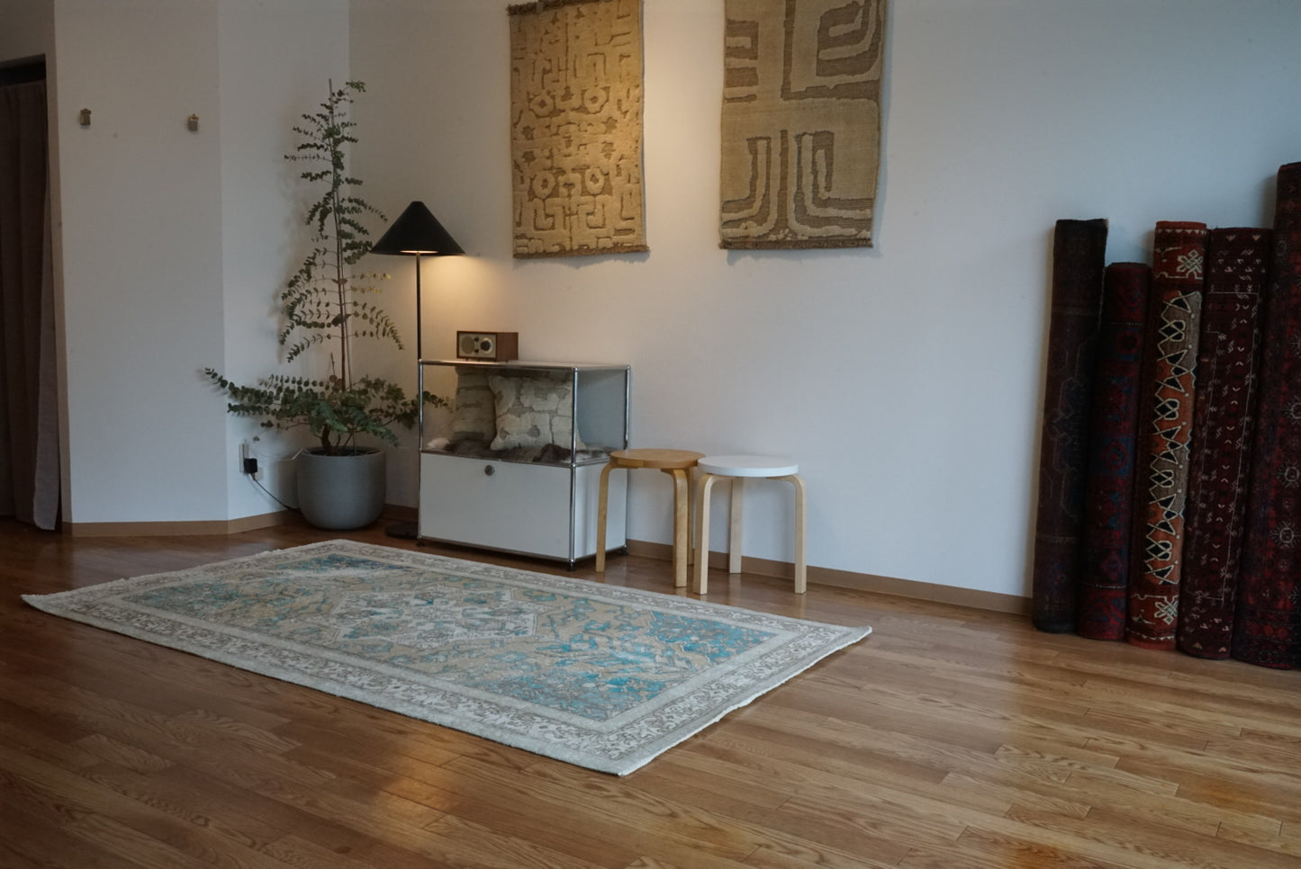 Türkiye Old Oushak Beige , Blue , Medallion 1960年代 227 × 132cm No.TR25454