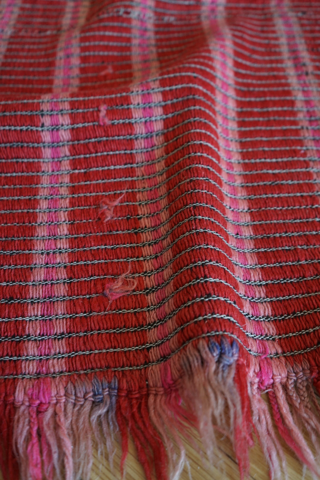 Türkiye Old Kilim Shaggy Pink , Red 1960年代 195 × 144 cm No.TR25546 / 国内送料無料・羊毛手織りキリム