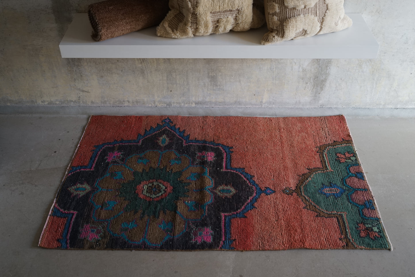 TURKEY OLD RUBY RED FLOWER SMALL SIZE 1970年代 116 × 71 cm No.TR25217