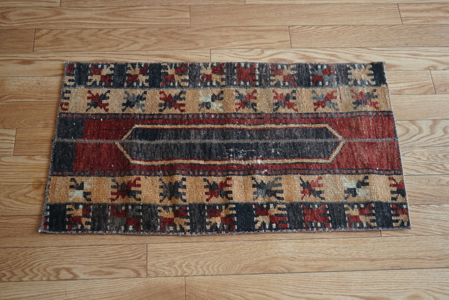 Türkiye Vintage Patchwork Black , Red , Yellow 1980年代 81 × 46 cm No.TR25405