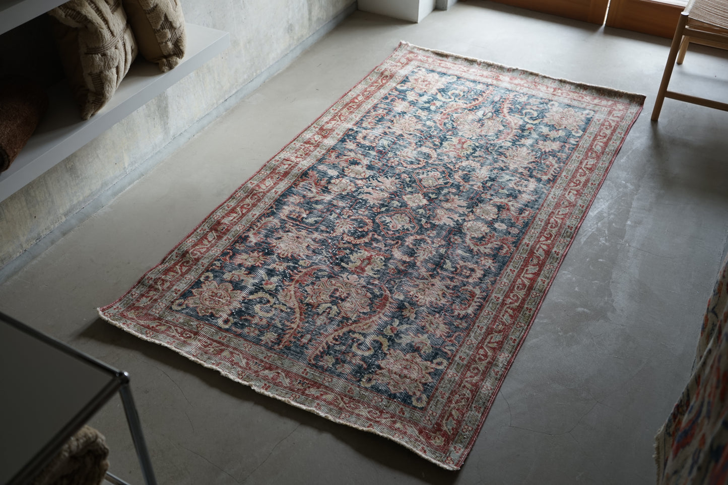 TURKEY OLD ISPARTA NAVY FLORAL 1970年代 207 × 114 cm No.TR25176