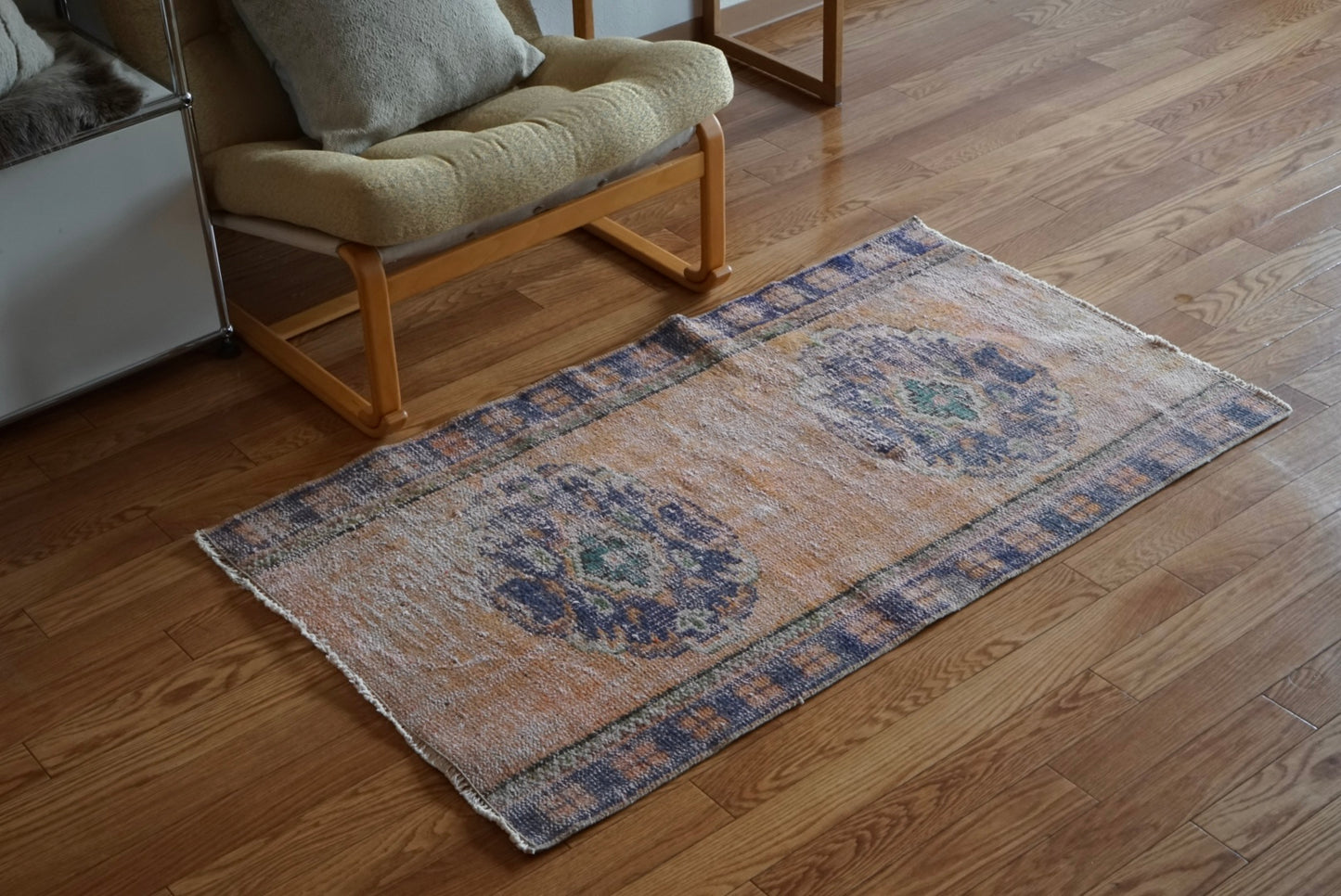 Türkiye Old Oushak Pink , Navy 1970年代 120.5 × 72 cm No.TR25498 / 国内送料無料