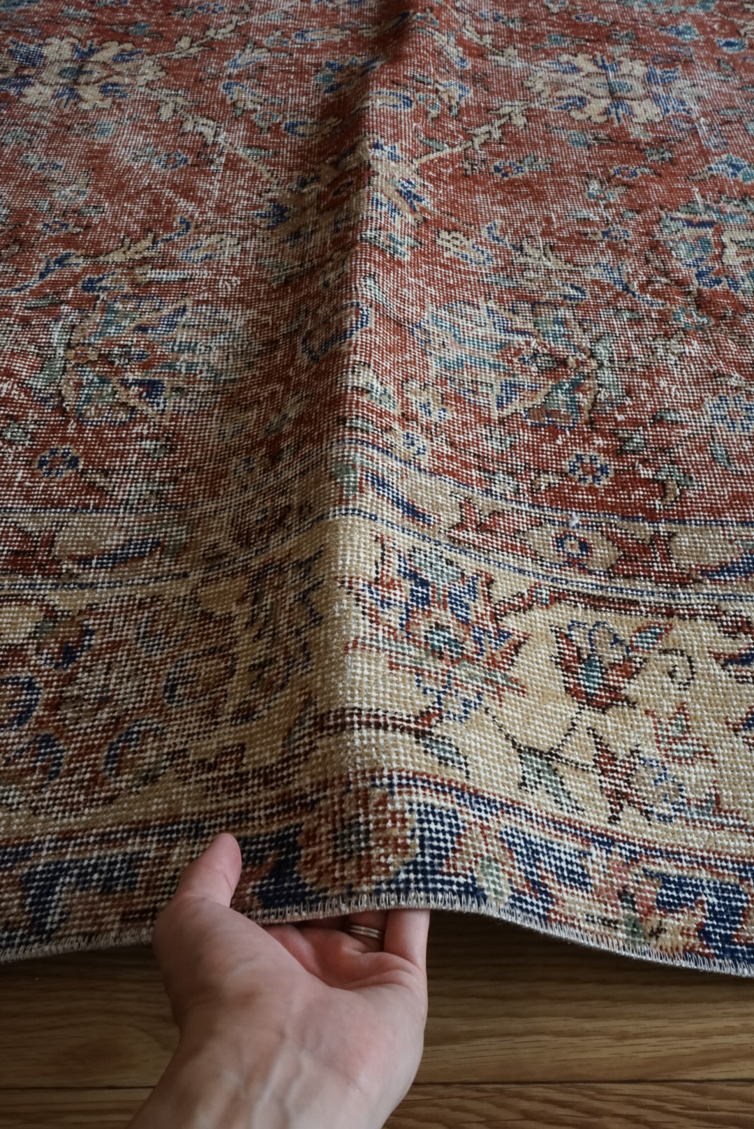 Türkiye Old Isparta Red , Blue Flower Medallion 1970年代 272.5 × 176.5 cm No.TR25508 / 国内送料無料・羊毛手織り絨毯