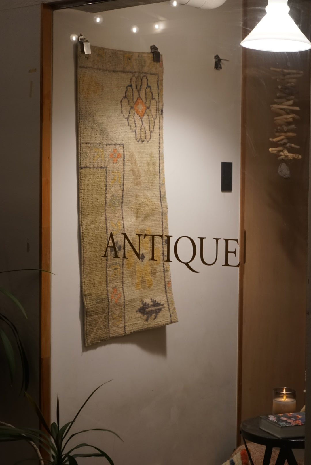 Türkiye Old Oushak Beige Pale Green Small size 1970年代 104 × 46 cm No.TR25245