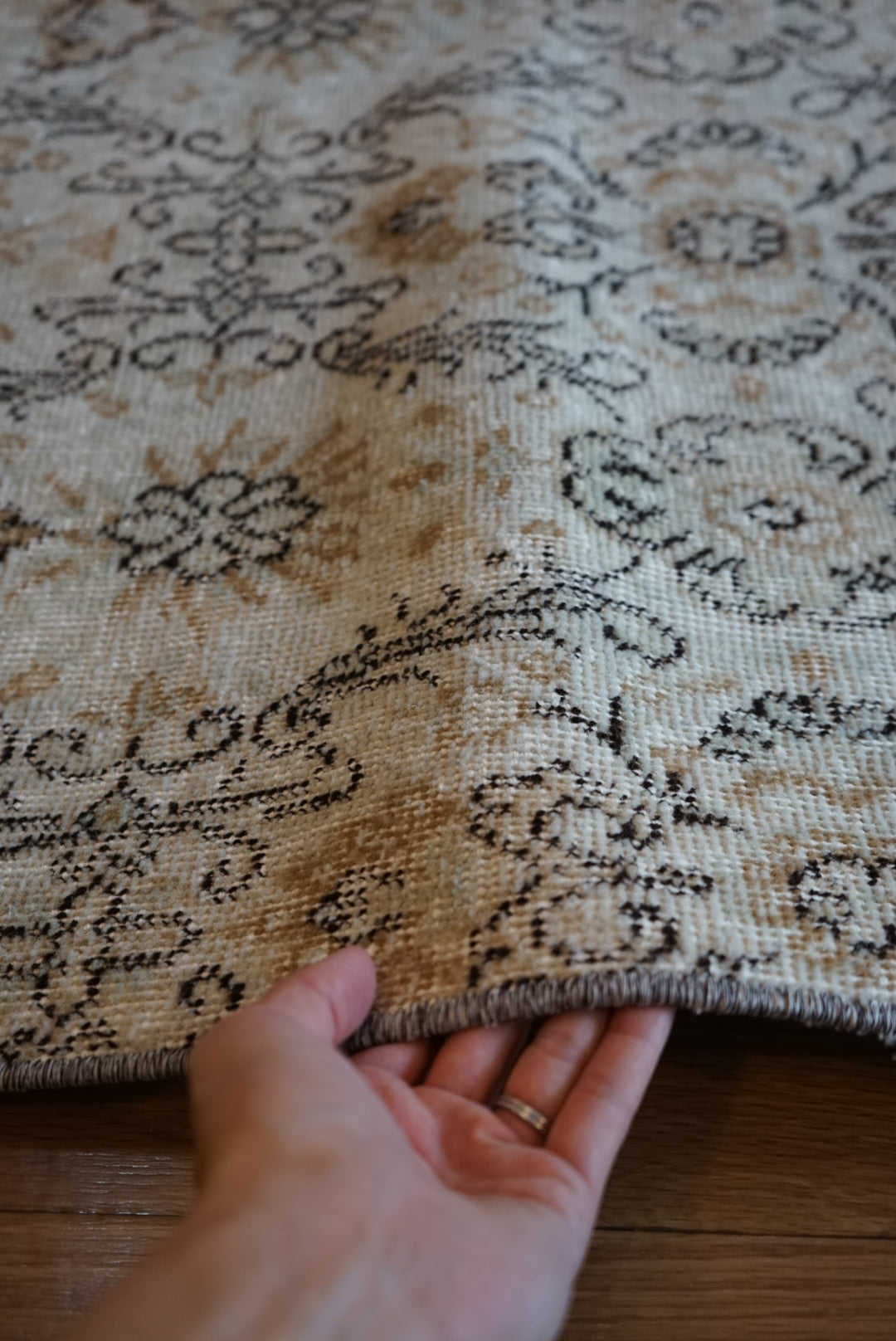 Türkiye Old Isparta Pale Blue , Gold Flower 1970年代 234 × 133 cm No.TR25516 / 国内送料無料・羊毛手織り絨毯
