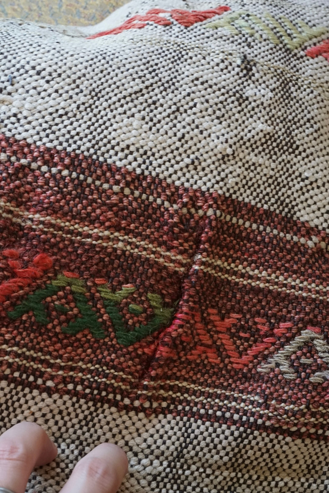 Türkiye Old Kilim Cushion Cover Milky White , Azuki , Tribal design 50 × 50 cm No.TR25458