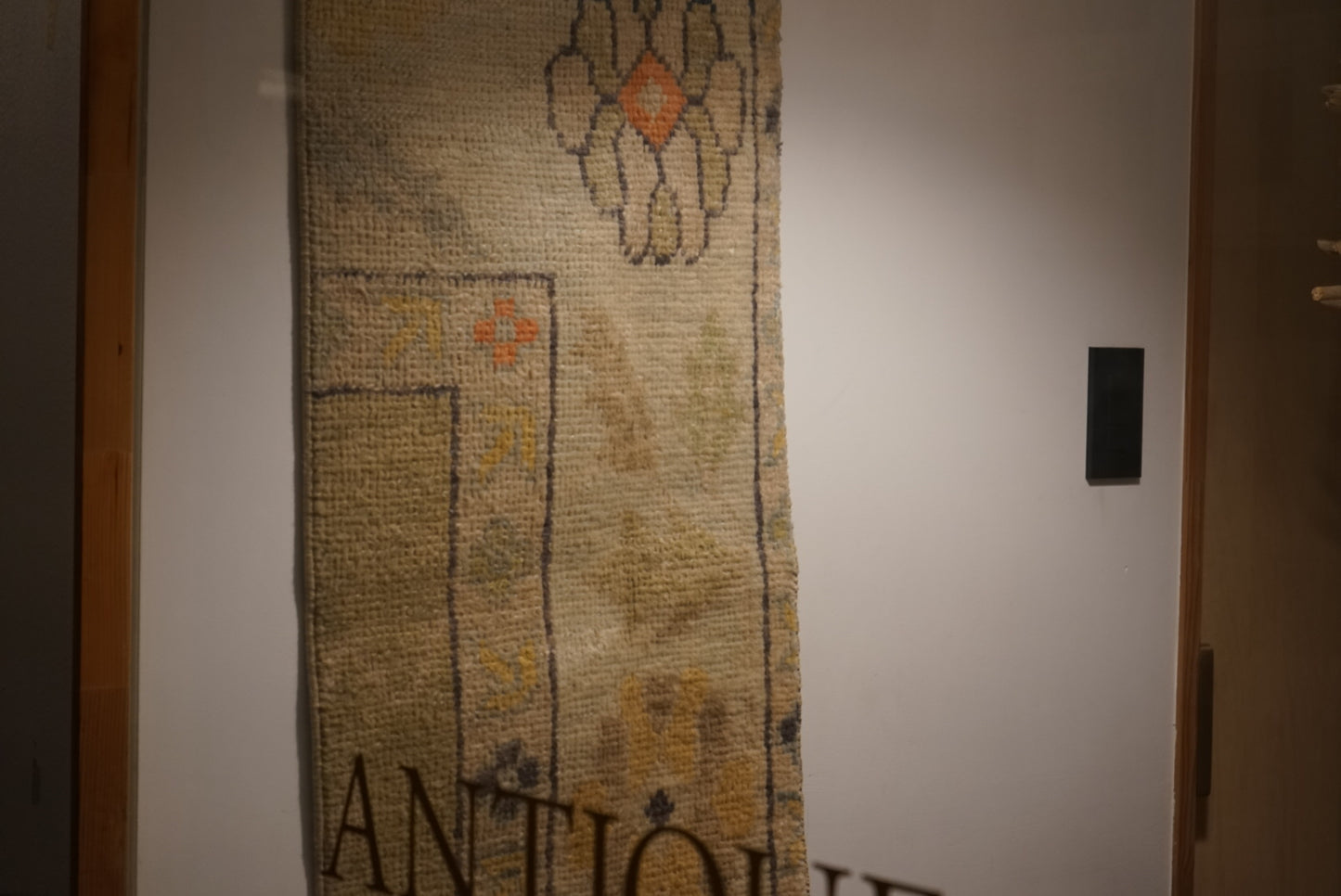 Türkiye Old Oushak Beige Pale Green Small size 1970年代 104 × 46 cm No.TR25245