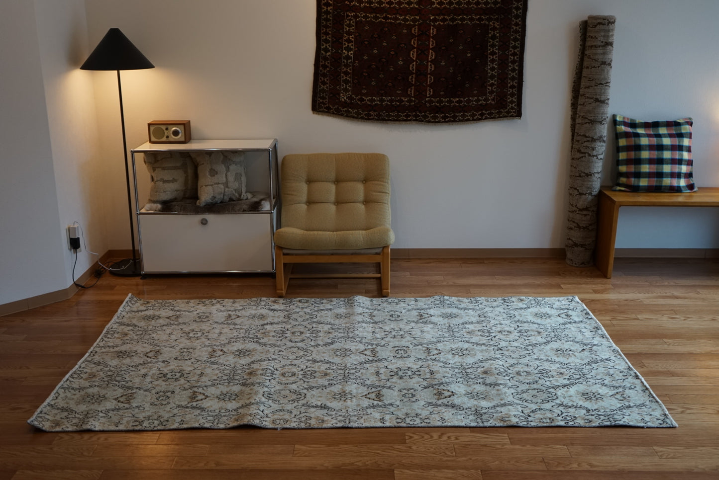 Türkiye Old Isparta Pale Blue , Gold Flower 1970年代 234 × 133 cm No.TR25516 / 国内送料無料・羊毛手織り絨毯