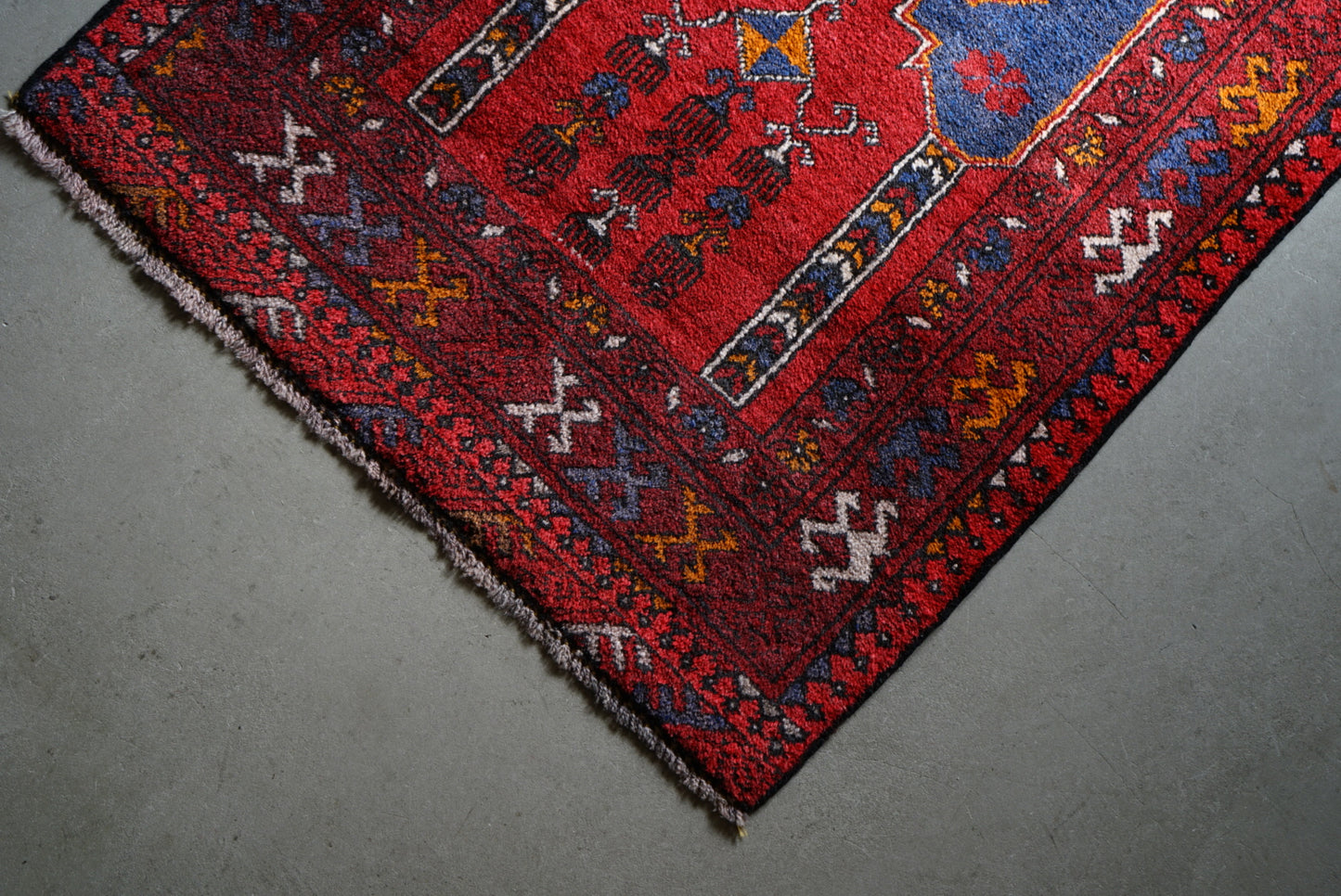 AFGHANISTAN VINTAGE TURKMEN PRAYER RUG 1980年代 124 × 76 cm