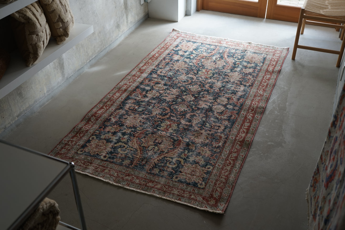 TURKEY OLD ISPARTA NAVY FLORAL 1970年代 207 × 114 cm No.TR25176