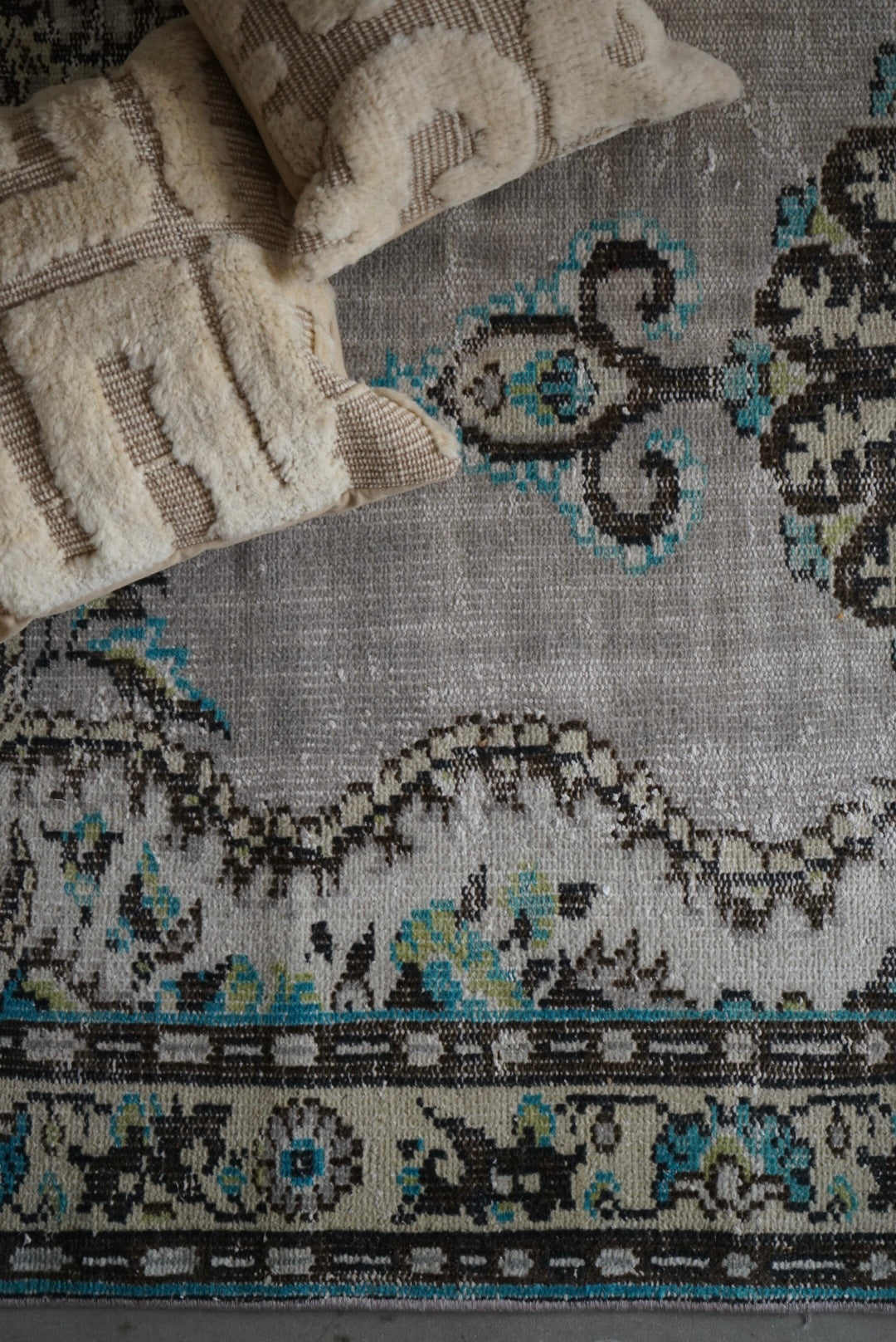 TURKEY OLD ISPARTA GREY 1970年代 223 × 136 cm No.TR25146