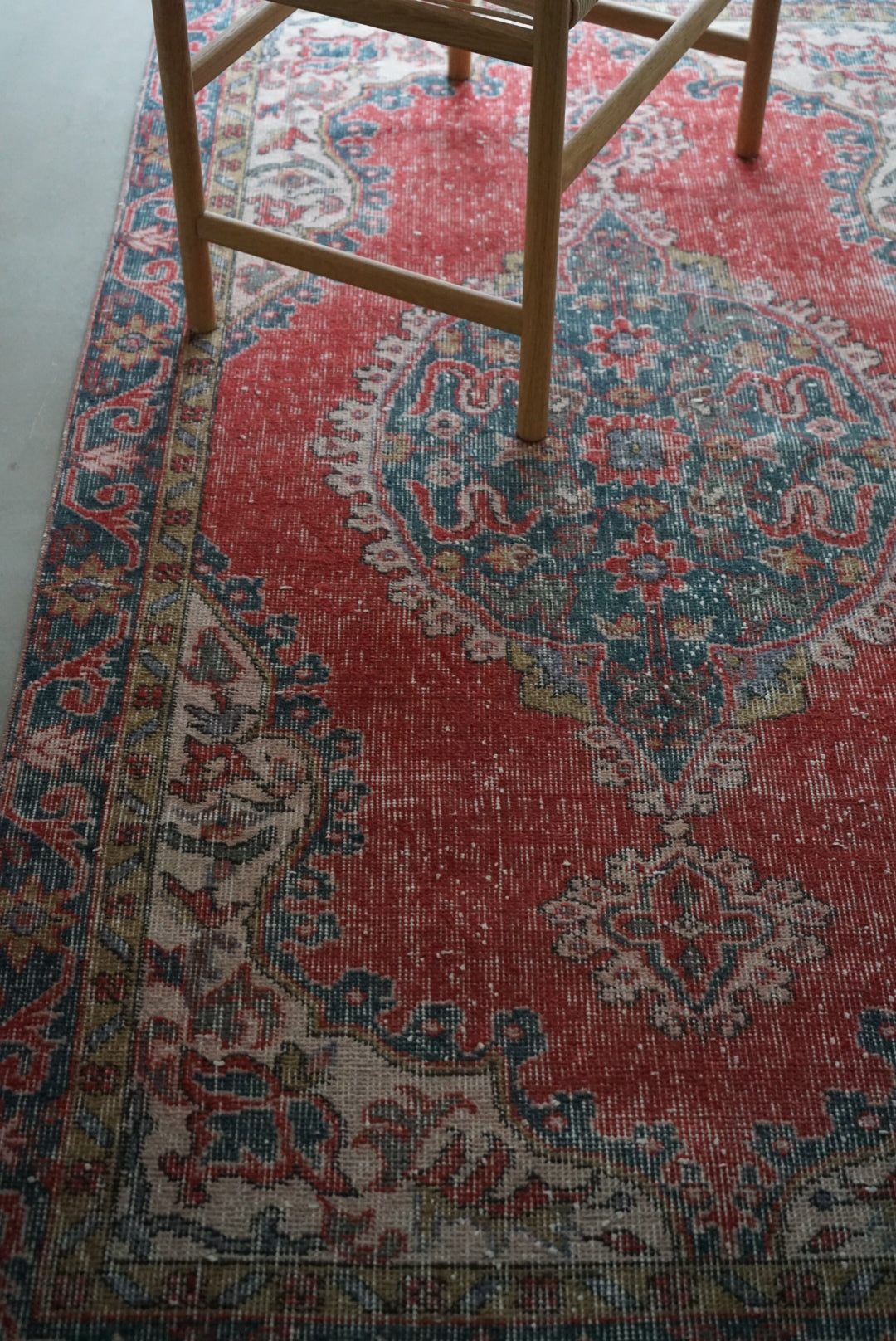 TURKEY OLD ISPARTA RED 1970年代 198 × 109 cm No.TR25143