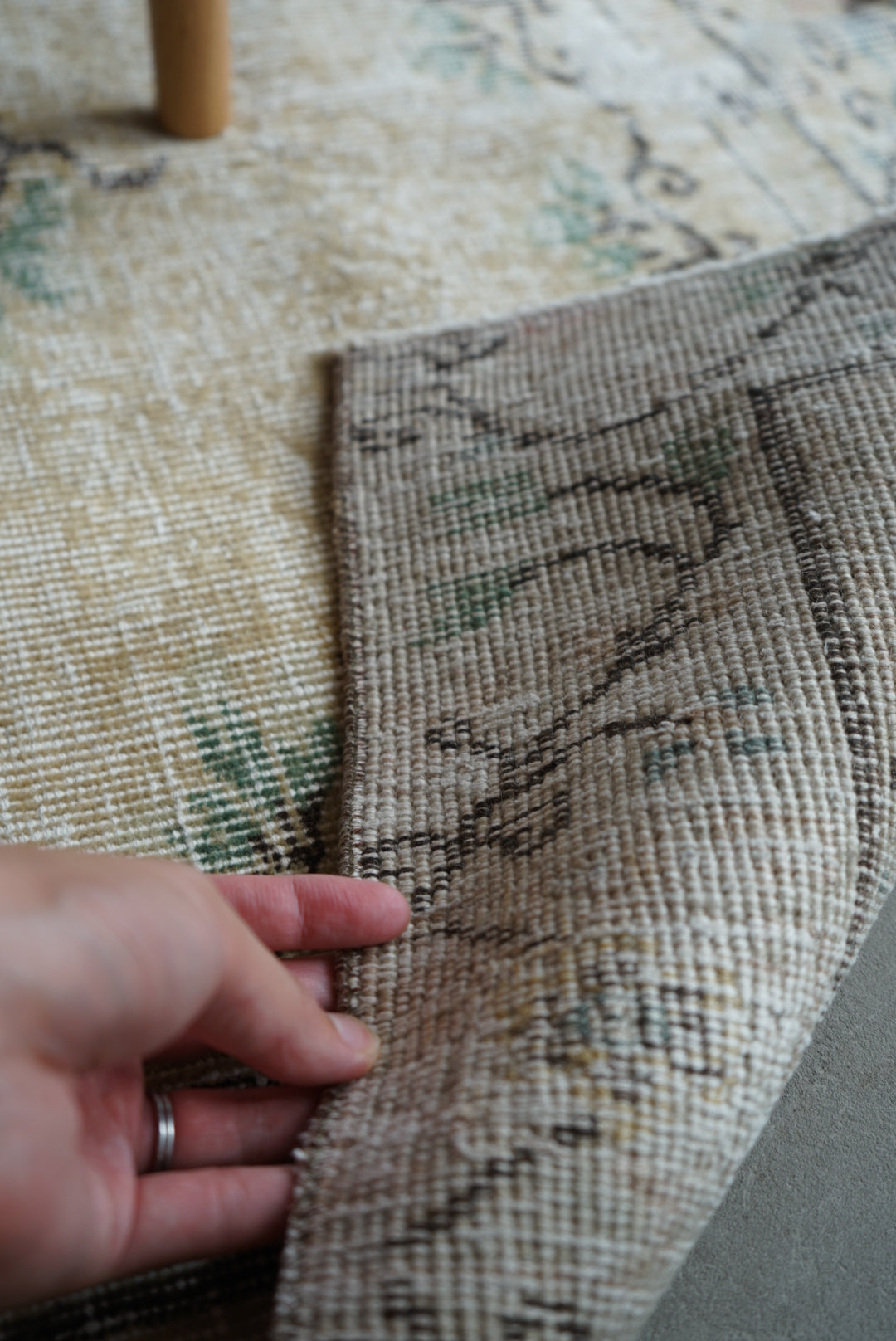 TURKEY OLD ISPARTA YELLOW BEIGE FLOWER 1970年代 194 × 106 cm No.TR25147