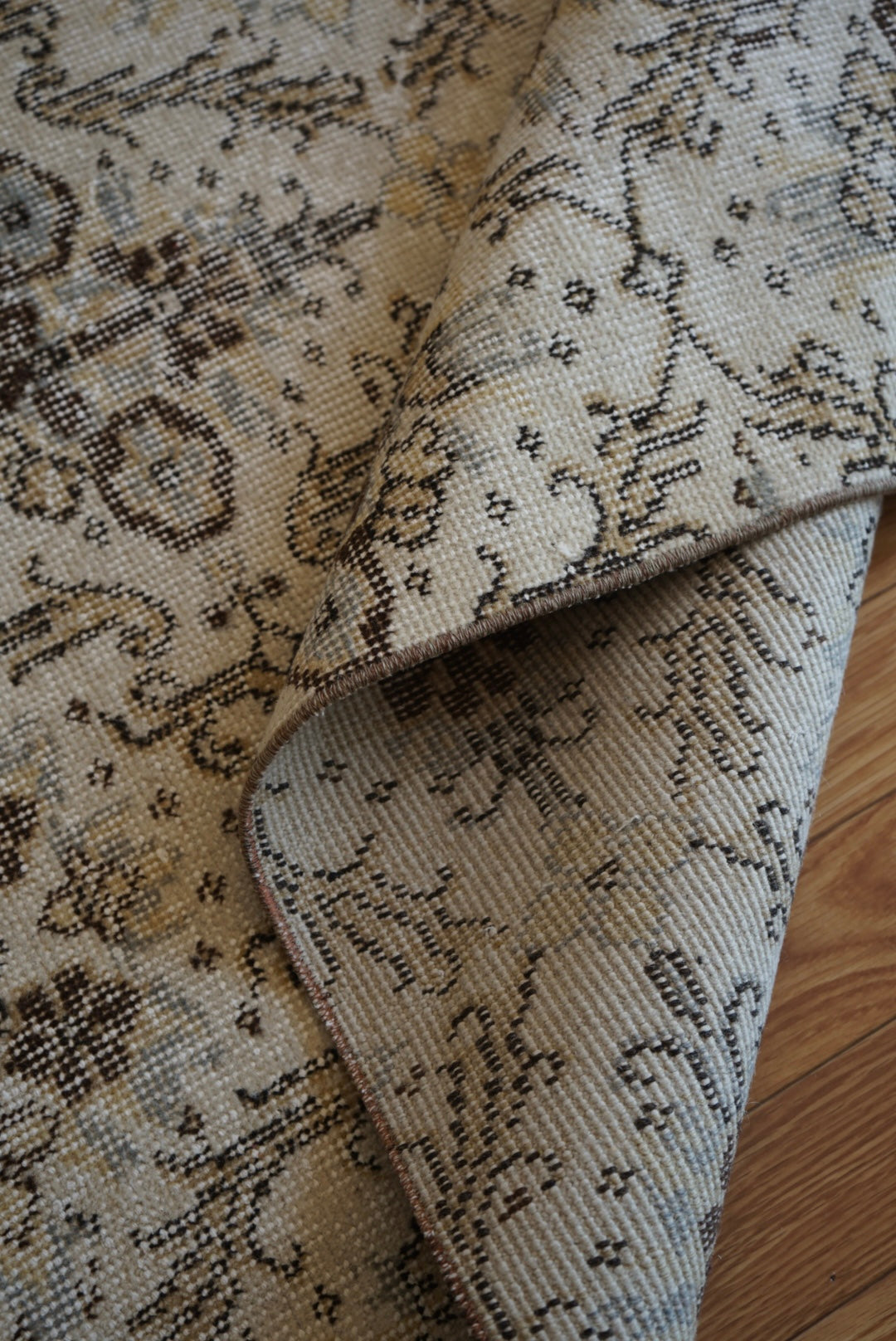 Türkiye Old Isparta Beige , Blue Floral 1970年代 191.5 × 116 cm No.TR25407