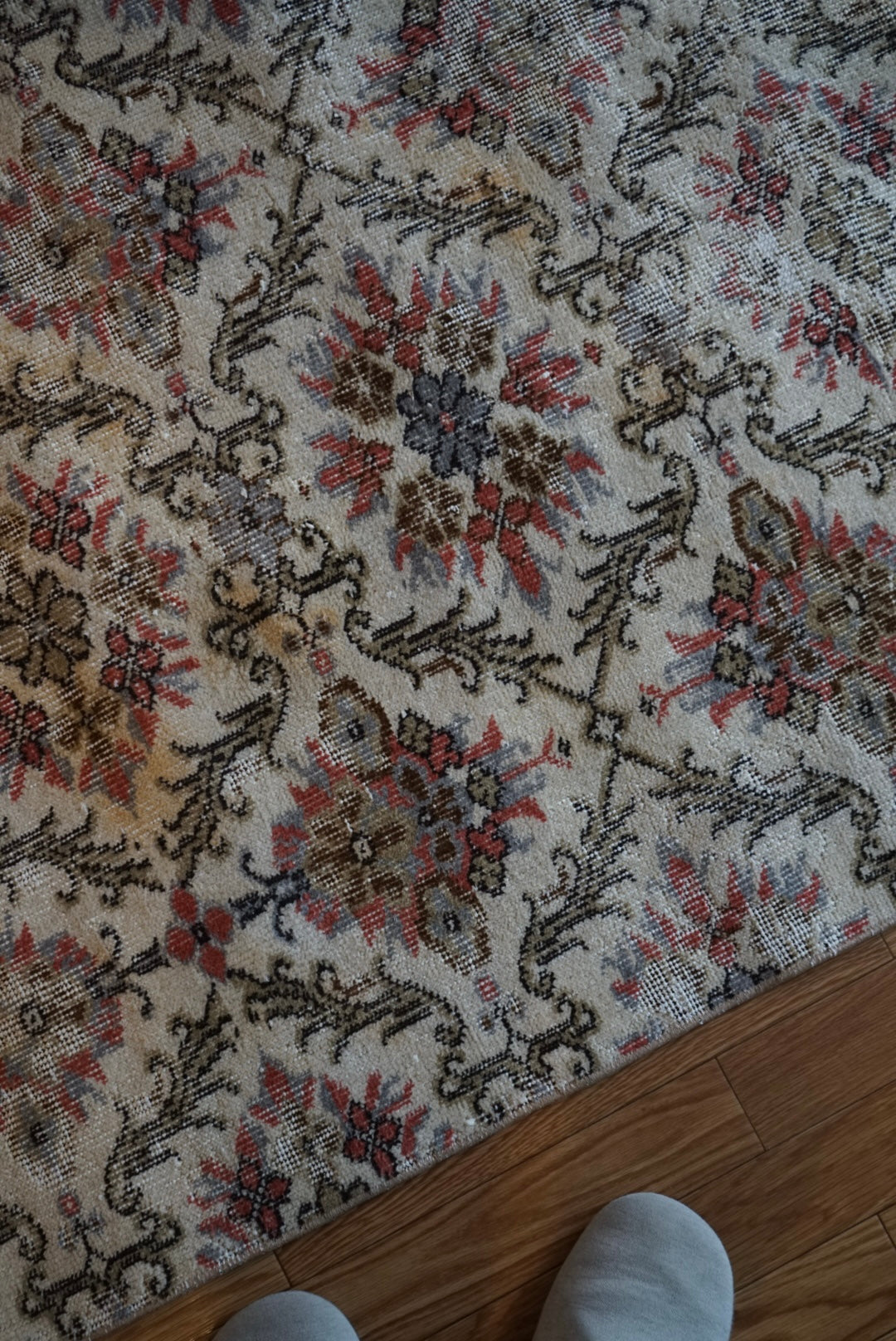 Türkiye Old Isparta Cream , Scarlet Color Flower 1970年代 194 × 95 cm No.TR25520 / 国内送料無料・羊毛手織り絨毯