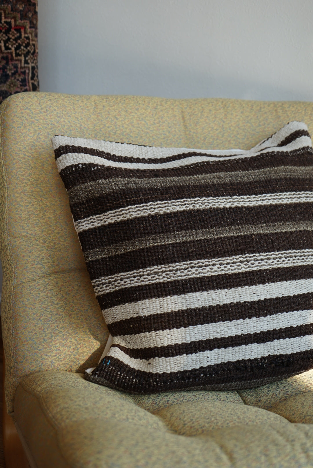Türkiye Old Kilim Cushion Cover Brown , White Stripe Design 45 × 45 cm No.TR25553 / 送料無料・羊毛手織りキリム