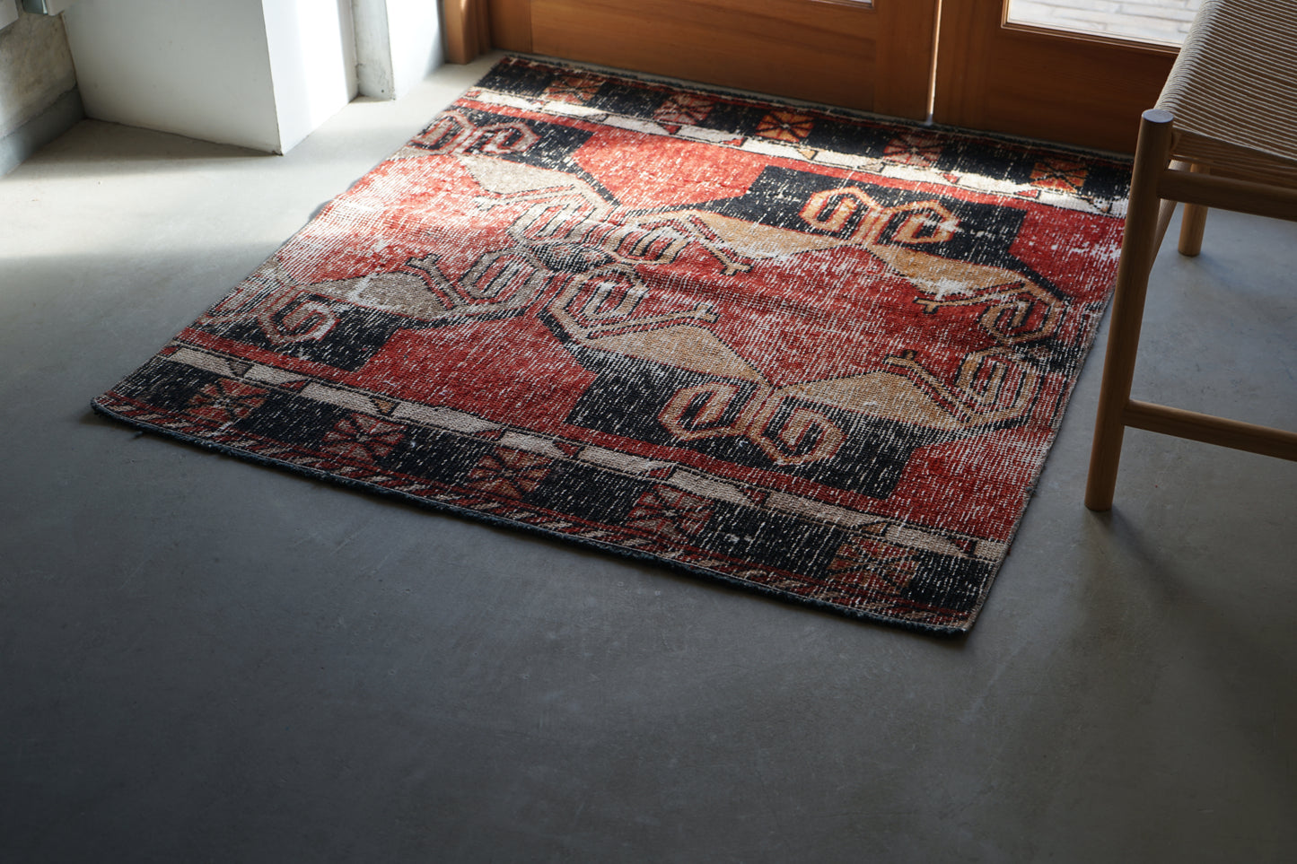 Türkiye Old Oushak Red Small Size 1970年代 103.5 × 102.5 cm No.TR25222