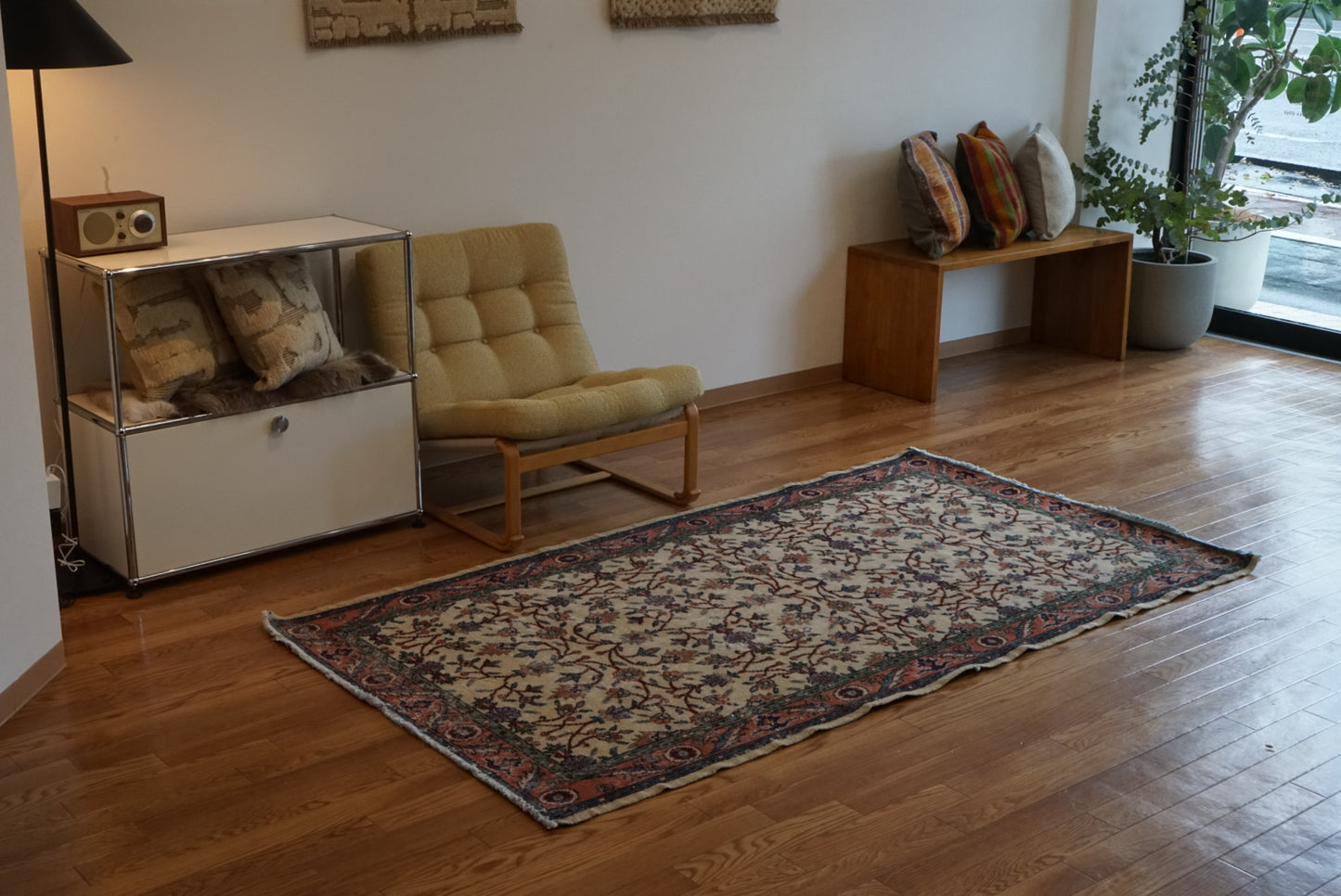 Türkiye Old Isparta Beige , Green , Salmon Pink Floral 1970年代 203 × 113 cm No.TR25438