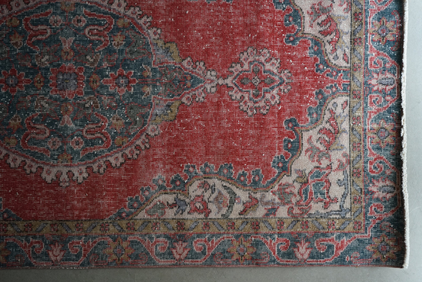 TURKEY OLD ISPARTA RED 1970年代 198 × 109 cm No.TR25143