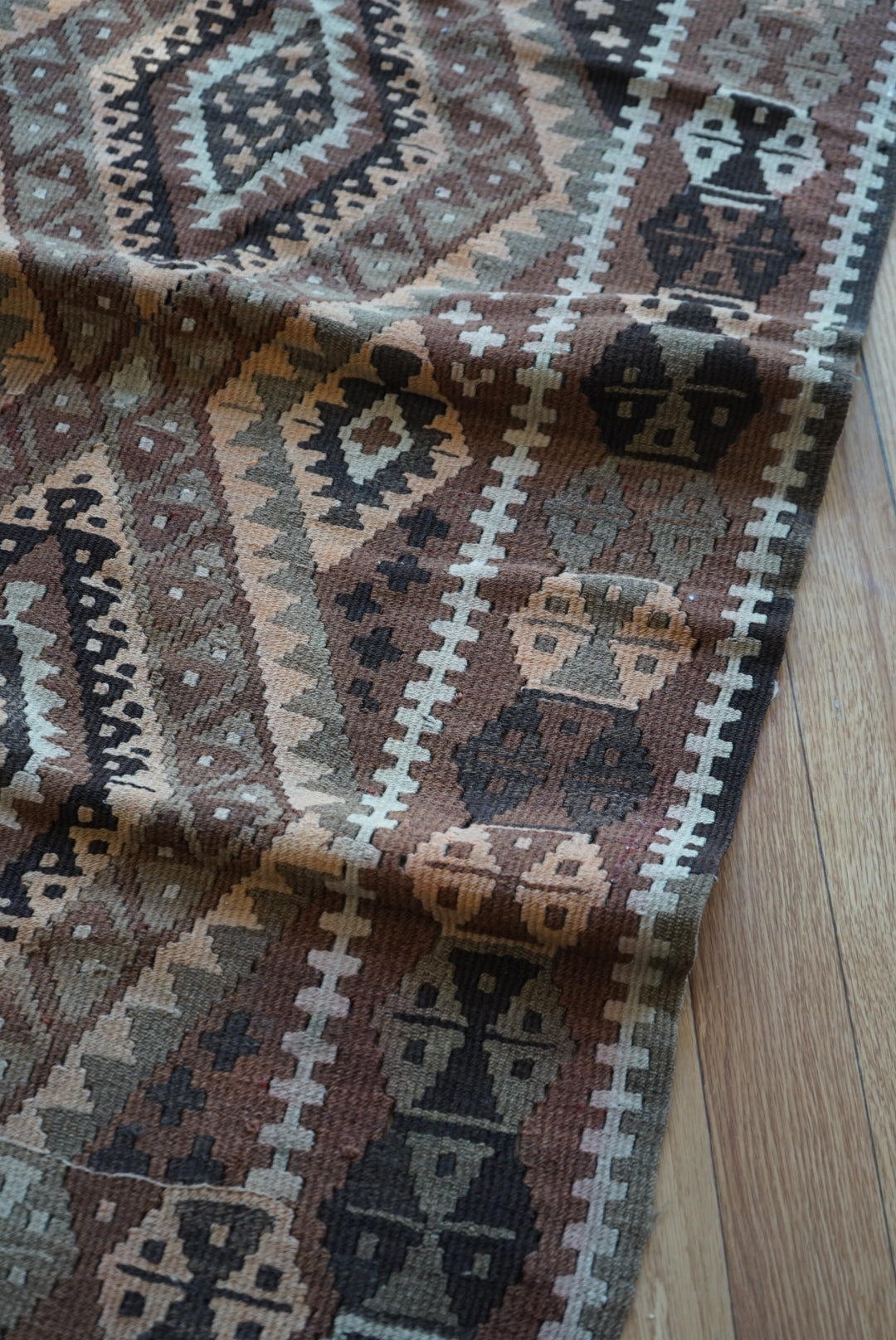 Türkiye Old Kilim Anatoria Tribal Design Brown 1960年代 132 × 79 cm No.TR25550 / 国内送料無料・羊毛手織りキリム