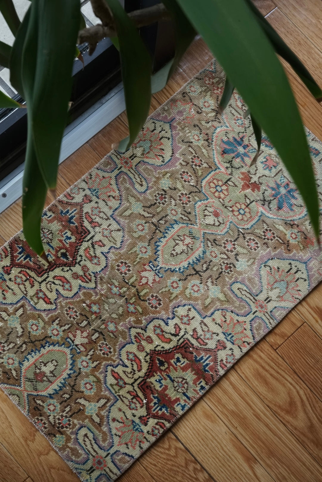 Türkiye Old Oushak Beige Flower 1970年代 71.5 × 42.5 cm No.TR25500 / 国内送料無料