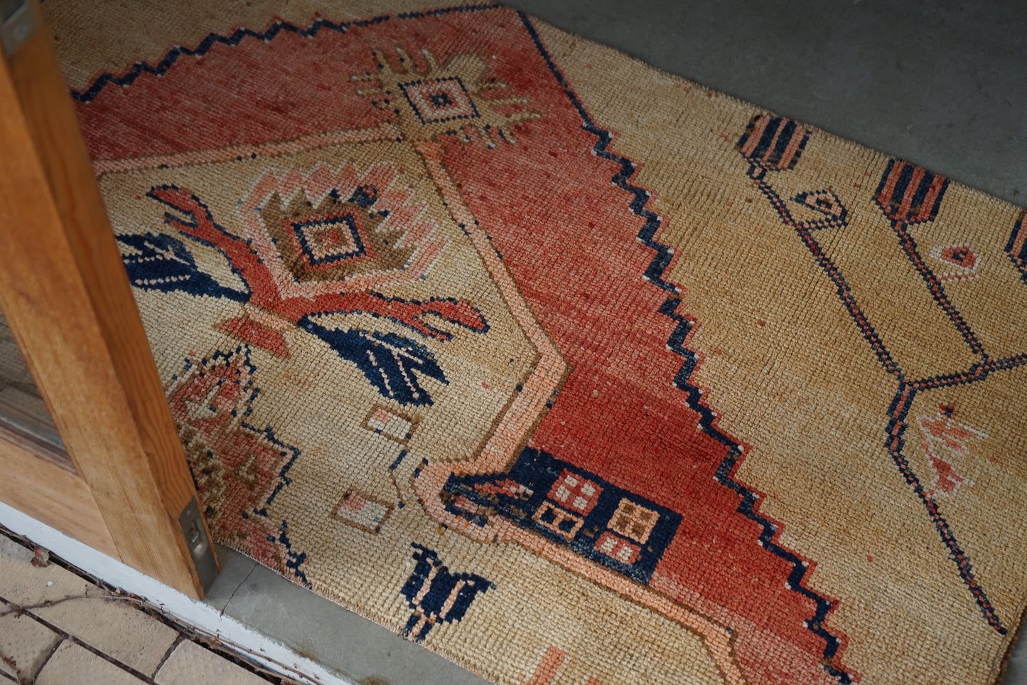 TURKEY OLD ISPARTA ORIENTAL BEIGE SMALL SIZE 124 × 73 cm No.TR25215