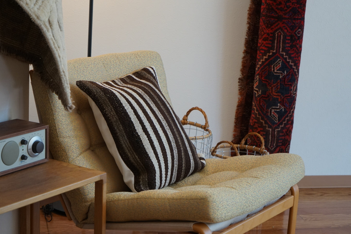 Türkiye Old Kilim Cushion Cover Brown , White Stripe Design 45 × 45 cm No.TR25553 / 送料無料・羊毛手織りキリム