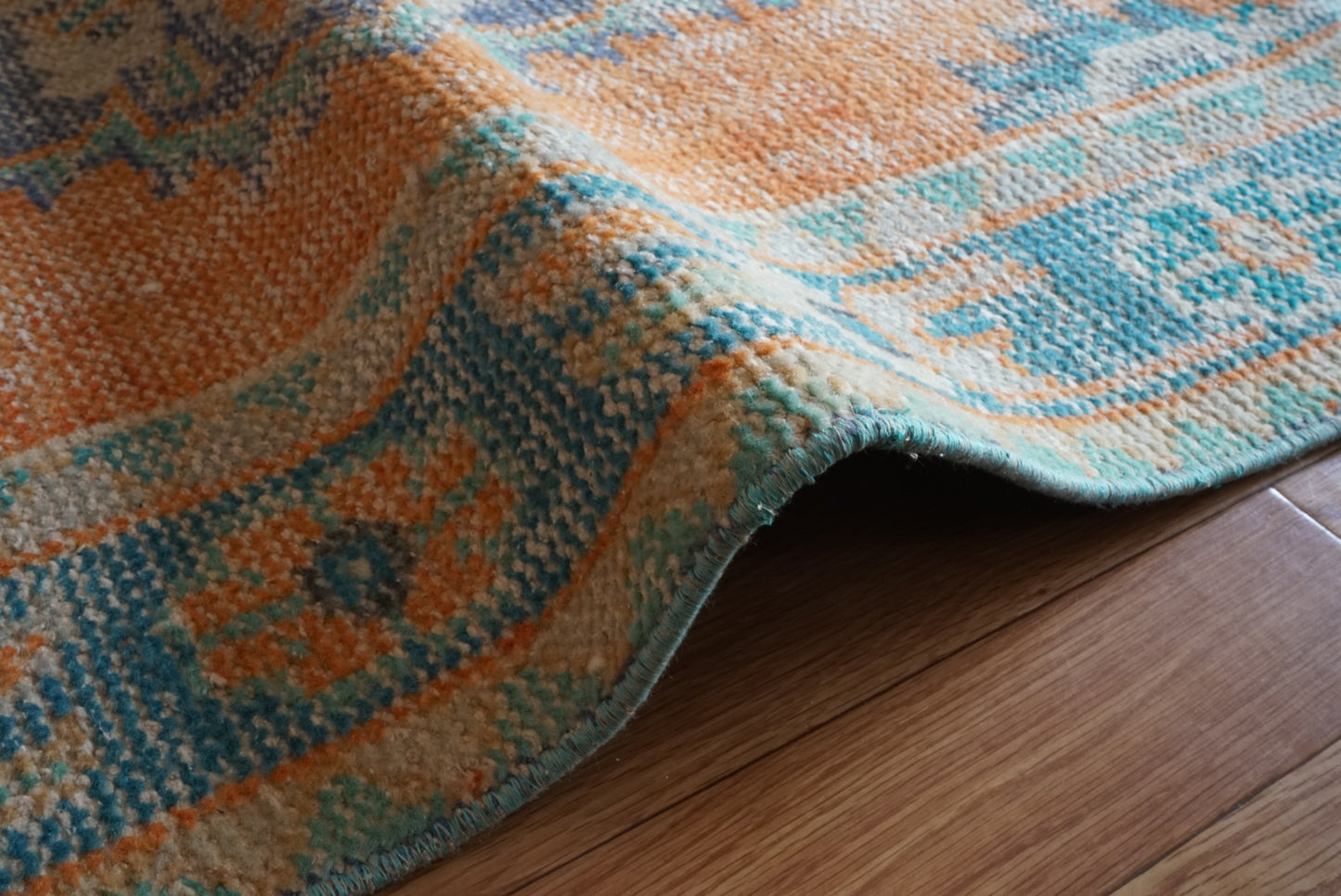 Türkiye Old Isparta Beige , Orange , Blue , Green Flower Medallion 1970年代 232 × 132 cm No.TR25510 / 国内送料無料・羊毛手織り絨毯