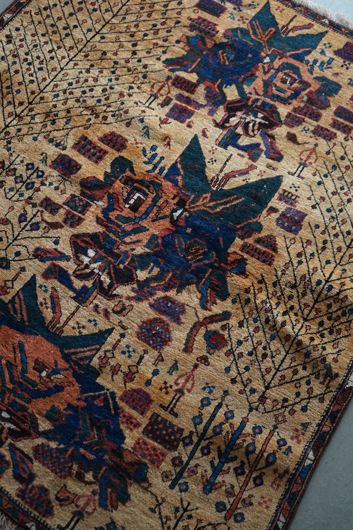店頭販売 IRAN ANTIQUE QASHQAI SHIRAZ NEYRIZ 1770年代 114 × 129 cm