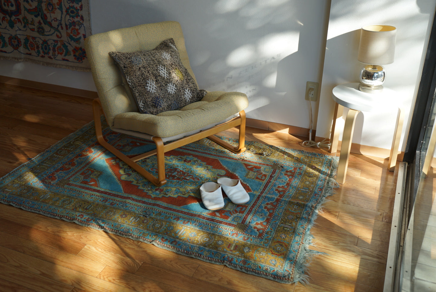 Türkiye Old Kilim Cushion Cover Mix Color Beige , Black , Charm Design 47 × 46 cm No.TR25465 / 国内送料無料・羊毛手織りキリム