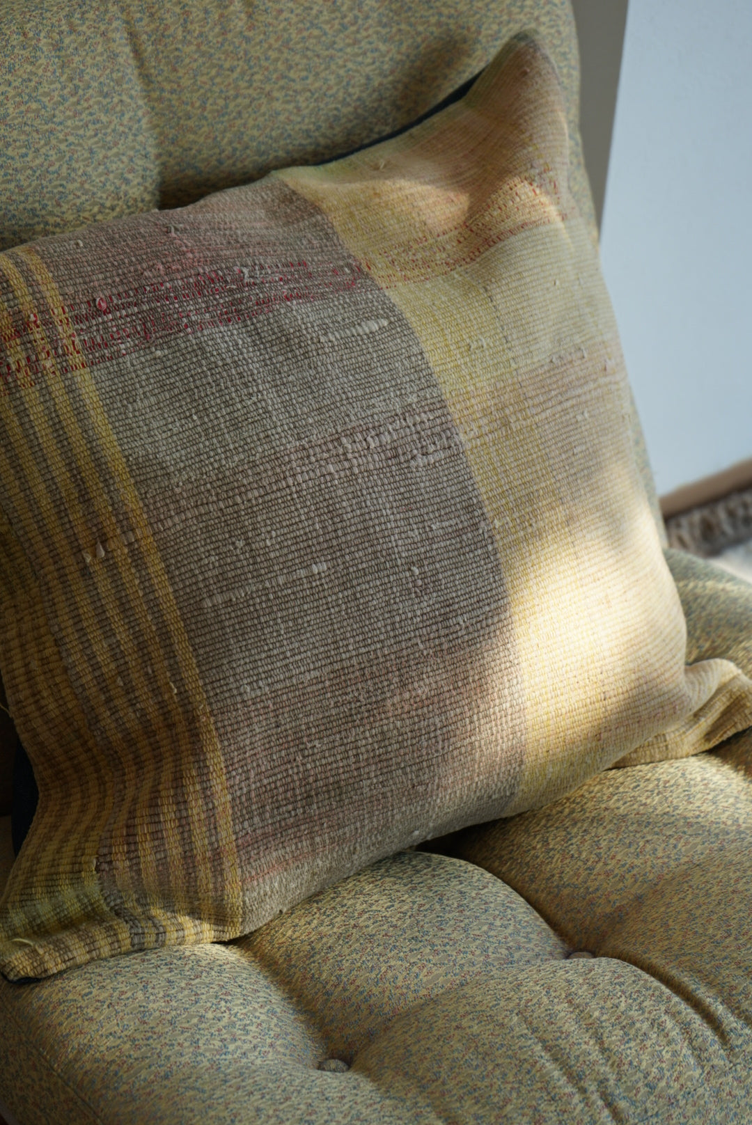 Türkiye Old Kilim Cushion Cover Yellow , Beige , Glay Mix Stripe Design 52 × 50 cm No.TR25560 / 送料無料・羊毛手織りキリム