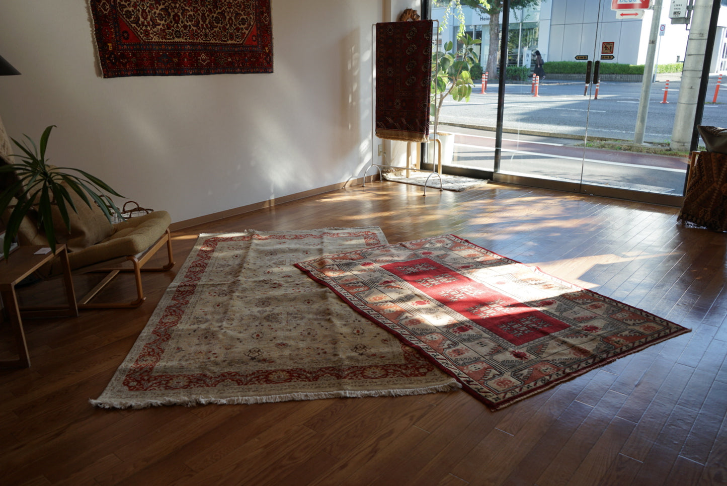 Türkiye Old Anatoria Beige , Red 1960年代 222 × 136 cm No.TR25551 / 国内送料無料・羊毛手織り絨毯