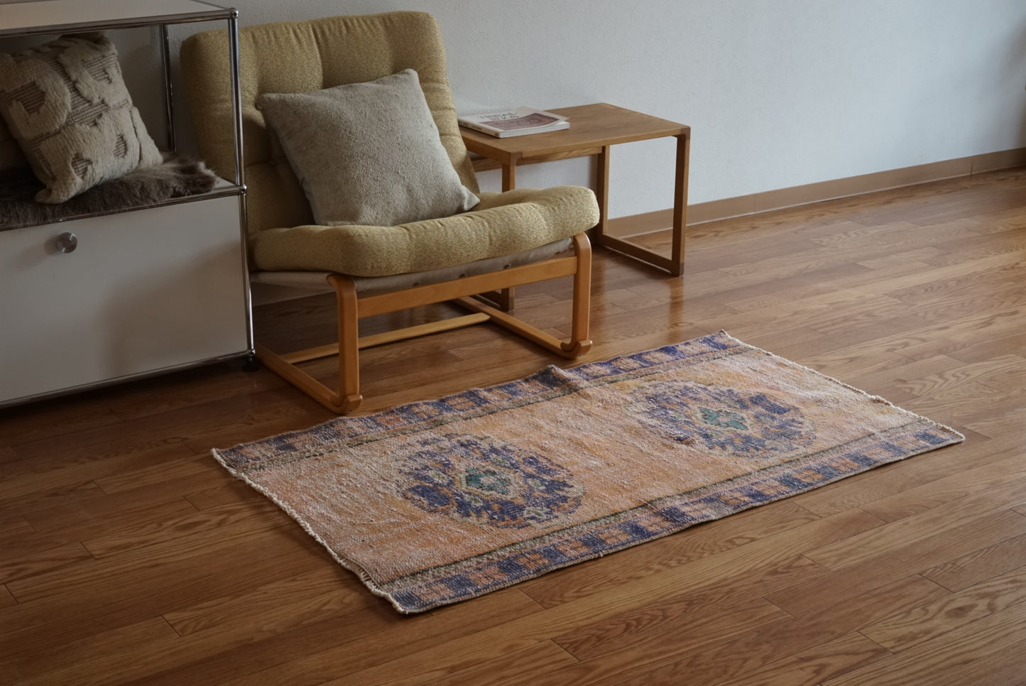 Türkiye Old Oushak Pink , Navy 1970年代 120.5 × 72 cm No.TR25498 / 国内送料無料