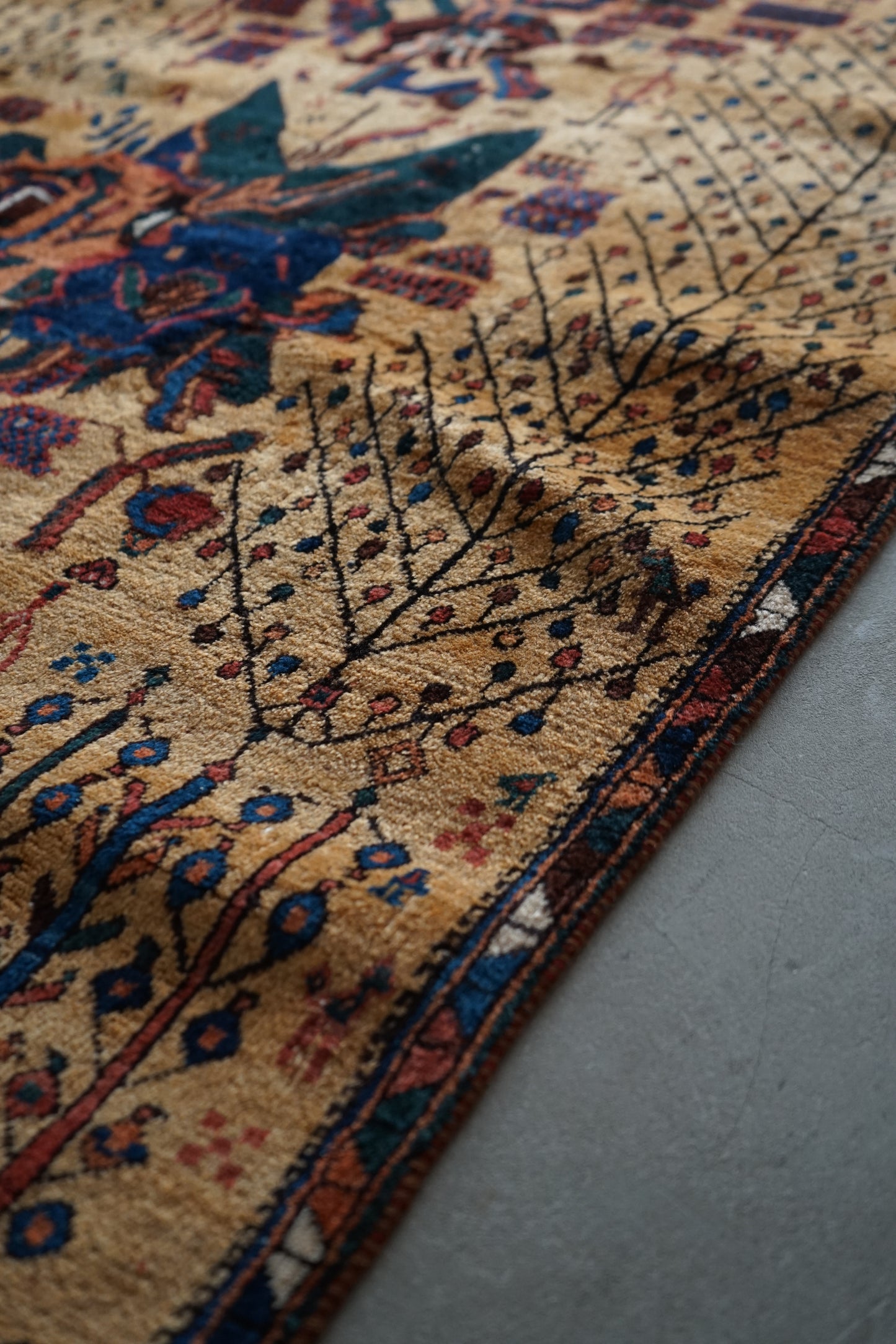 店頭販売 IRAN ANTIQUE QASHQAI SHIRAZ NEYRIZ 1770年代 114 × 129 cm
