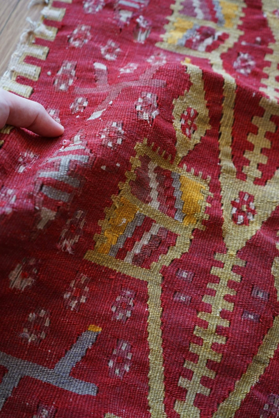 店頭販売 Tribal rug Türkiye Old Anatoria Kilim Tapestry Red , Yellow " Tree of life " 1960年代 111 × 53 cm No.TR25565 / 国内送料無料・羊毛手織りキリム